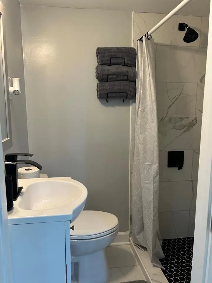 Comfy Lower Lvl Apt With Jetted Tub Near Uptown And Unc Charlotte 0*,  United States