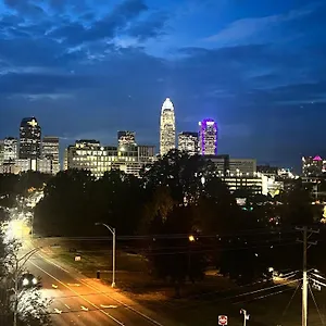Uptown Luxury Near It All Apartment