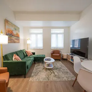 Queen Classic Apartment