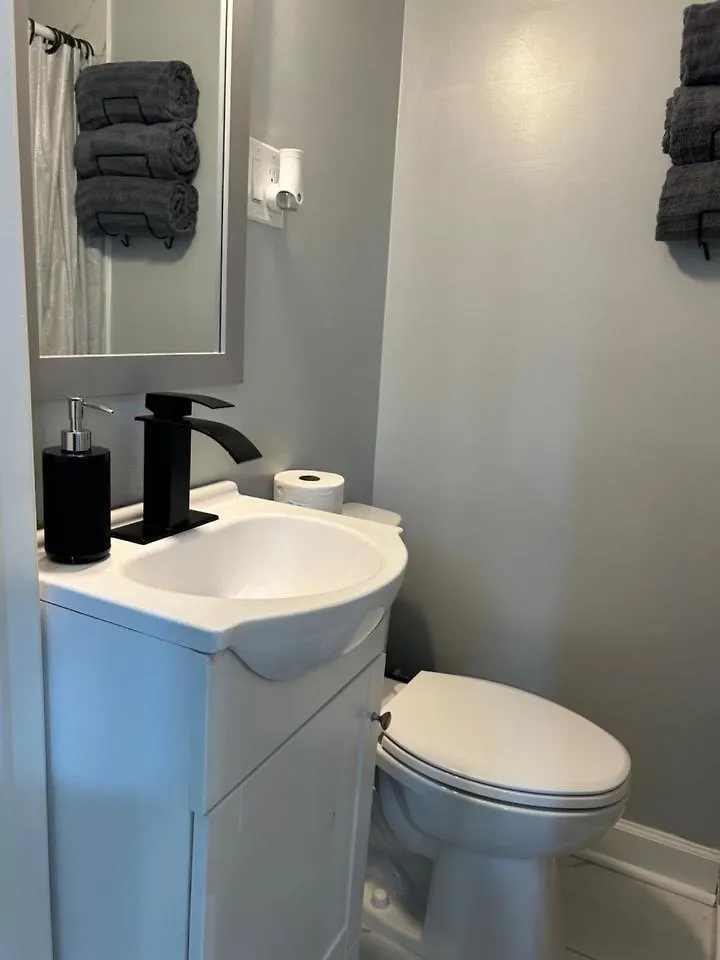 Comfy Lower Lvl Apt With Jetted Tub Near Uptown And Unc Charlotte